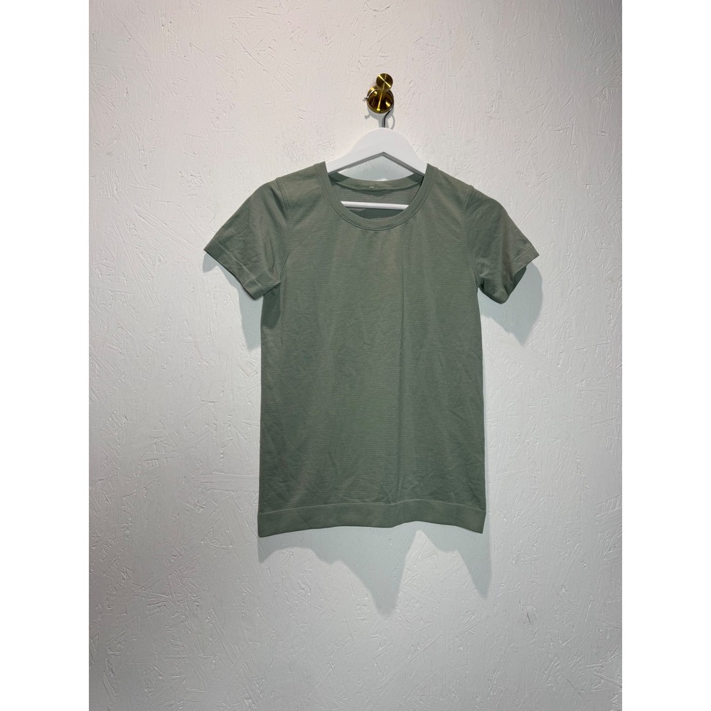 Lululemon Swiftly Tech Short Sleeve 2.0 Relaxed Fit Sage Green Size 6 to 8